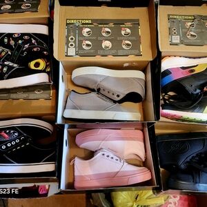 Kids Heelys Skate Shoes New In Box. NO WHEEL INCLUDED!!